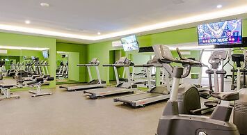 Pool View 1 Br. Steps Away From the Beach