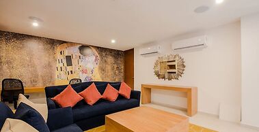 Pool View 1 Br. Steps Away From the Beach