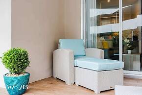 Pool View 1 Br. Steps Away From the Beach