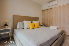 Pool View 1 Br. Steps Away From the Beach