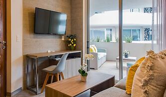 Pool View 1 Br. Steps Away From the Beach