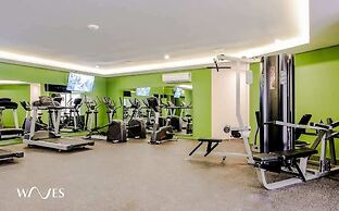 Pool View 1 Br. Steps Away From the Beach