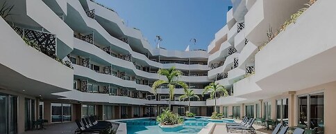 Pool View 1 Br. Steps Away From the Beach