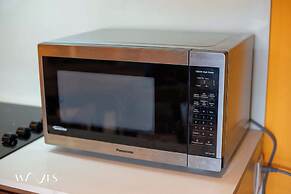 1 Br. LX Amenities Prime Location