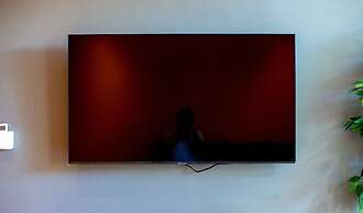 1 Br. LX Amenities Prime Location