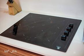 1 Br. LX Amenities Prime Location