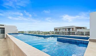 1 Br. LX Amenities Prime Location