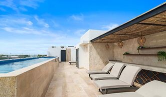 1 Br. LX Amenities Prime Location