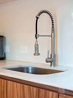 1 Br. LX Amenities Prime Location