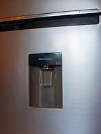 1 Br. LX Amenities Prime Location