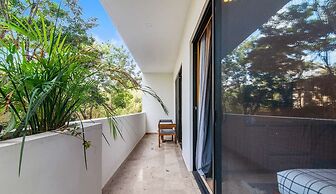 1 Br. LX Amenities Prime Location