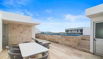 1 Br. LX Amenities Prime Location