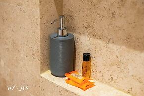 1 Br. LX Amenities Prime Location