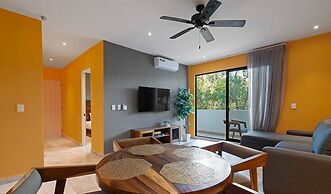 1 Br. LX Amenities Prime Location