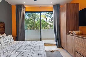 1 Br. LX Amenities Prime Location