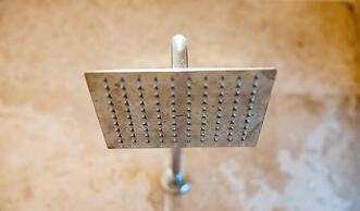 1 Br. LX Amenities Prime Location