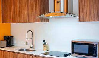 1 Br. LX Amenities Prime Location