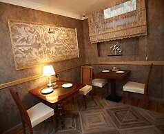 Wes Inn Palace Hotel