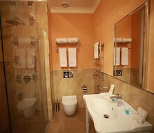 Wes Inn Palace Hotel