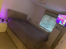 Stylish Apartment in Chafford Hundred