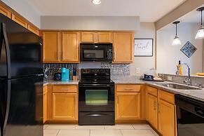 Cumberland River Views Walk to Broadway Downtown Stadium Rockin Riverf