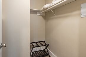 Cumberland River Views Walk to Broadway Downtown Stadium Rockin Riverf