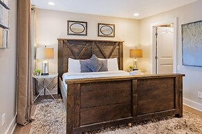 Cumberland River Views Walk to Broadway Downtown Stadium Rockin Riverf