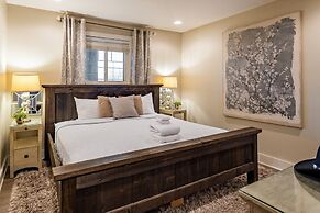 Cumberland River Views Walk to Broadway Downtown Stadium Rockin Riverf