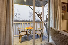 Cumberland River Views Walk to Broadway Downtown Stadium Rockin Riverf