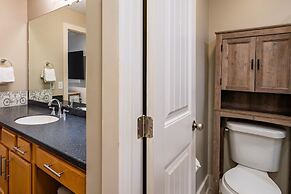 Cumberland River Views Walk to Broadway Downtown Stadium Rockin Riverf