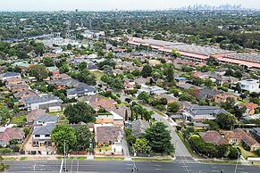 StayAU Cozy 1BR Living Space Chadstone