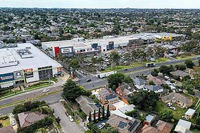 StayAU Cozy 1BR Living Space Chadstone