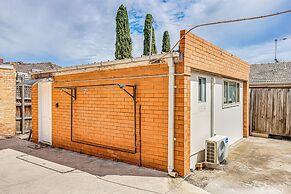 StayAU Cozy 1BR Living Space Chadstone