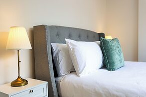 StayAU Cozy 1BR Living Space Chadstone