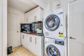 StayAU Cozy 1BR Living Space Chadstone