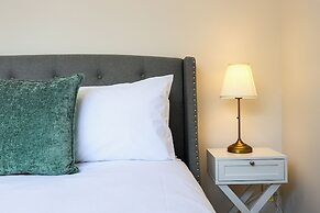 StayAU Cozy 1BR Living Space Chadstone