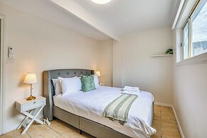StayAU Cozy 1BR Living Space Chadstone