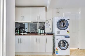 StayAU Cozy 1BR Living Space Chadstone