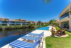 Lagoon Front Infinity Pool Paddleboard And Fun Puerto Aventuras