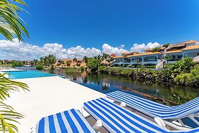 Lagoon Front Infinity Pool Paddleboard And Fun Puerto Aventuras