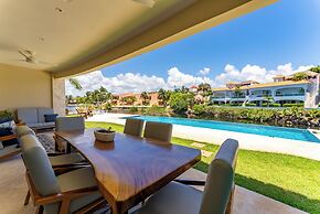 Lagoon Front Infinity Pool Paddleboard And Fun Puerto Aventuras