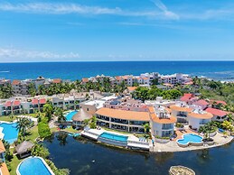 Lagoon Front Infinity Pool Paddleboard And Fun Puerto Aventuras