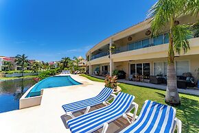 Lagoon Front Infinity Pool Paddleboard And Fun Puerto Aventuras
