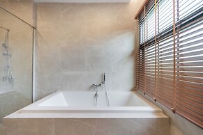 Mövenpick Pool Villa 6BR