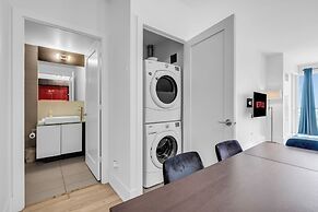 Prestige Suites - CN Tower