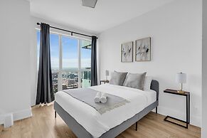 Prestige Suites - CN Tower