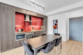 Prestige Suites - CN Tower