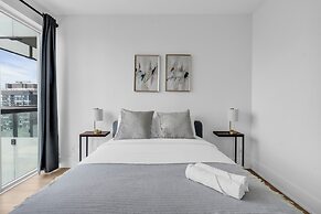 Prestige Suites - CN Tower