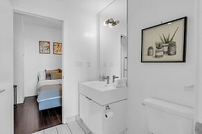 Prestige Suites - CN Tower