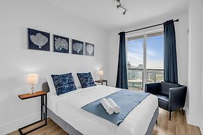 Prestige Suites - CN Tower